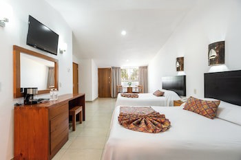 Costa De Oro Beach Hotel
