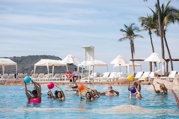 Costa De Oro Beach Hotel