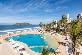 Costa De Oro Beach Hotel