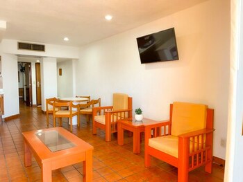 Costa De Oro Beach Hotel