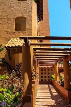 Costa De Oro Beach Hotel