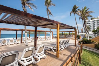 Costa De Oro Beach Hotel