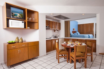 Costa De Oro Beach Hotel