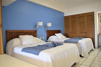 Costa De Oro Beach Hotel