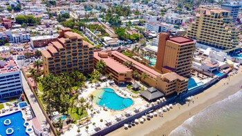 Costa De Oro Beach Hotel
