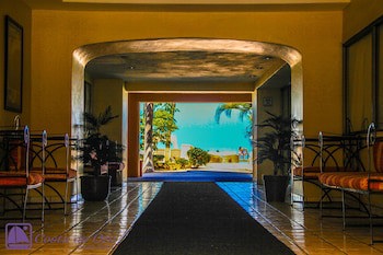 Costa De Oro Beach Hotel