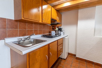 Costa De Oro Beach Hotel