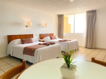 Costa De Oro Beach Hotel