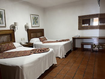 Costa De Oro Beach Hotel