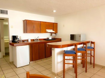 Costa De Oro Beach Hotel