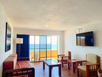 Costa De Oro Beach Hotel