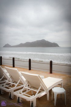 Costa De Oro Beach Hotel