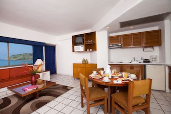 Costa De Oro Beach Hotel