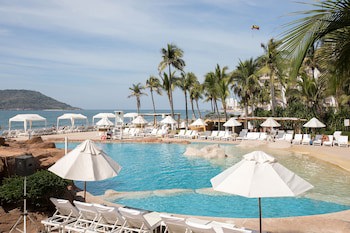 Costa De Oro Beach Hotel