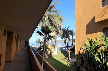 Costa De Oro Beach Hotel