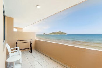 Costa De Oro Beach Hotel