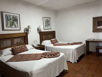Costa De Oro Beach Hotel