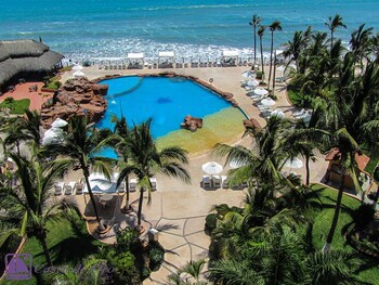 Costa De Oro Beach Hotel