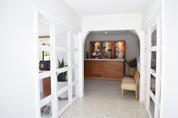 Costa De Oro Beach Hotel