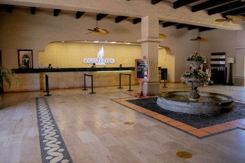 Costa De Oro Beach Hotel