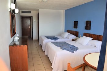 Costa De Oro Beach Hotel