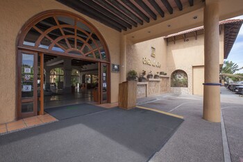 Costa De Oro Beach Hotel