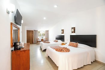 Costa De Oro Beach Hotel