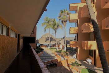 Costa De Oro Beach Hotel