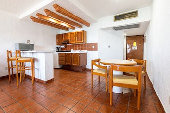 Costa De Oro Beach Hotel