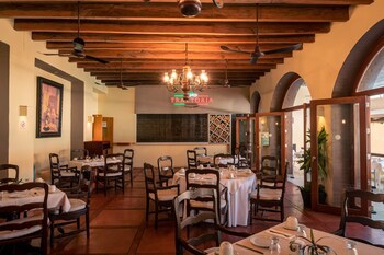 Costa De Oro Beach Hotel