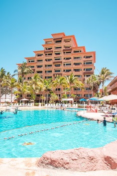 Costa De Oro Beach Hotel