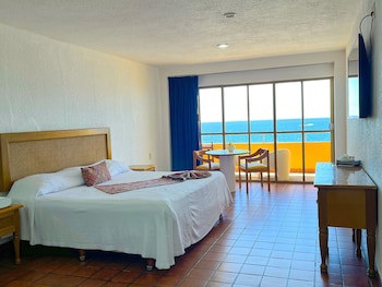 Costa De Oro Beach Hotel