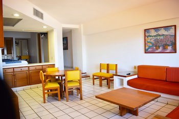 Costa De Oro Beach Hotel