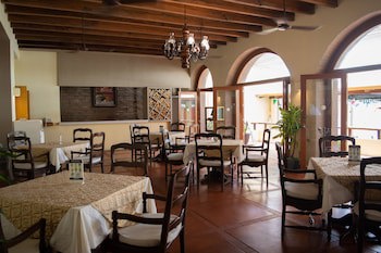 Costa De Oro Beach Hotel
