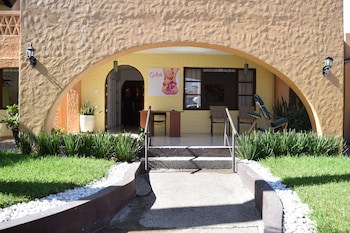 Costa De Oro Beach Hotel