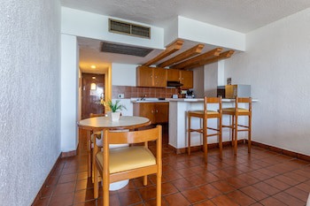 Costa De Oro Beach Hotel