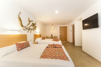 Costa De Oro Beach Hotel