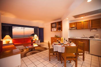 Costa De Oro Beach Hotel