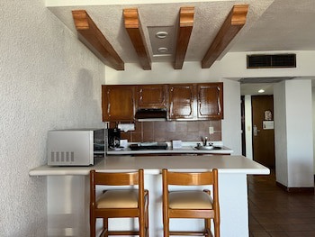 Costa De Oro Beach Hotel