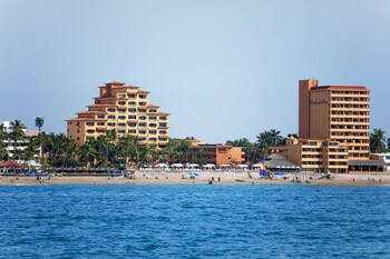Costa De Oro Beach Hotel