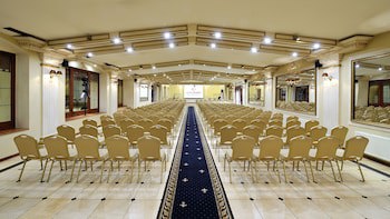 Diament Arsenal Palace