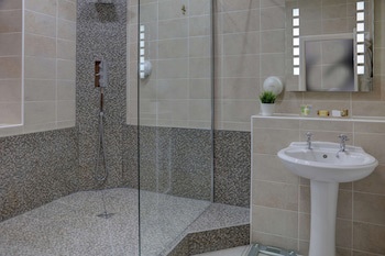 Rogerthorpe Manor Hotel