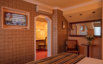 Rogerthorpe Manor Hotel