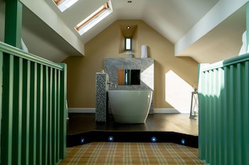 Rogerthorpe Manor Hotel