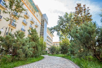 Lotte City Hotels Tashkent Palace