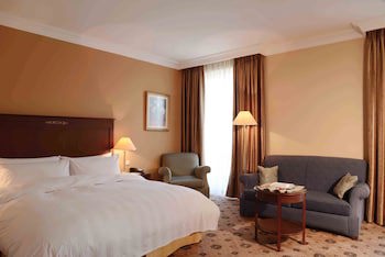 Lotte City Hotels Tashkent Palace