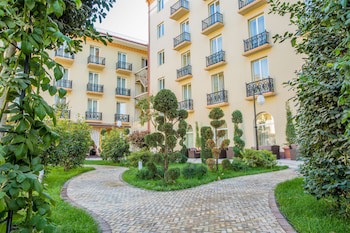 Lotte City Hotels Tashkent Palace