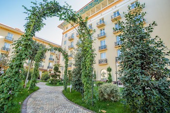 Lotte City Hotels Tashkent Palace