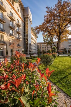 Lotte City Hotels Tashkent Palace