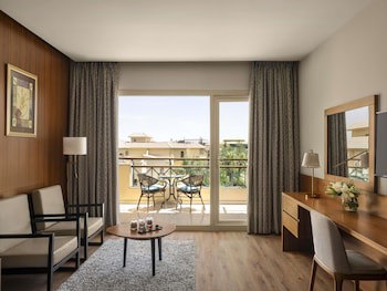 Movenpick Hotel Cairo - Media City fotoğrafı